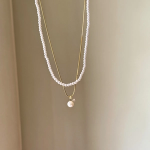 Elegant double-layered 18k gold plated necklace with delicate pearl and zircon pendant