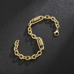 Detail of gold-plated stainless steel O-chain bracelet with mixed links and lobster clasp