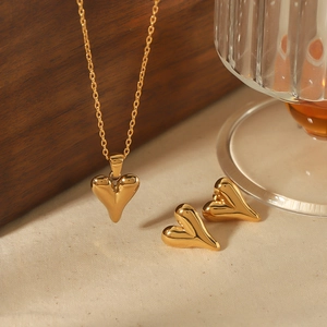 18k gold plated stainless steel heart pendant necklace and stud earrings jewelry set