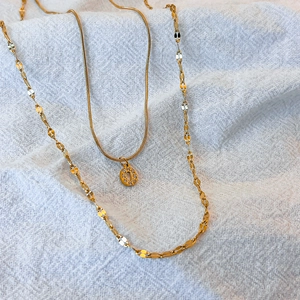 Collana a doppio strato in acciaio inossidabile dorato con pendente tondo in cristallo