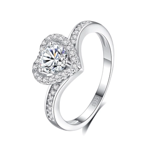 Anello in argento S925 con moissanite a forma di cuore da 0,5ct e pietre laterali