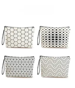 Four geometric patterns of makeup bags including honeycomb and gradient rhombus designs