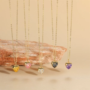 French Retro Heart Zirconia Pendant Necklace For Women Copper Electroplated Gold Clavicle Chain Minimalist Jewelry Gift