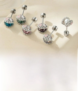 Detailed view of silver seashell earrings set with cubic zirconia and pearls specifications
