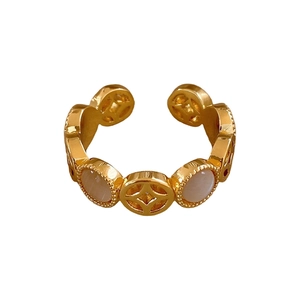 Bague ouverte vintage avec pièces en cuivre évidées et résine dorée pour femme