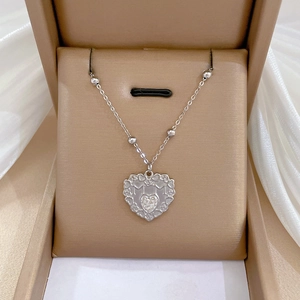 Polished silver titanium steel heart pendant necklace with MOM engraving and crystals
