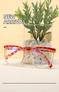 Detail shot of vintage tortoise pattern frame with anti-blue light clear lenses