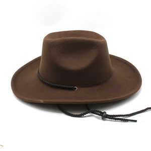 Détail d'un chapeau de cow-boy marron en feutre de laine avec cordon ajustable
