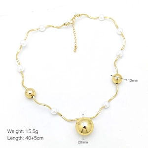 Macro detail of wave-shaped gold pearl necklace showing 15.5g weight and dimensions