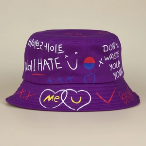 Purple graffiti bucket hat with street style letter prints and colorful heart patterns