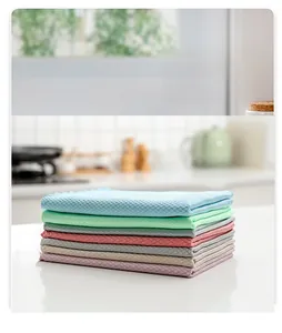 Chiffons de nettoyage en microfibre avec texture écailles en six tons pastels