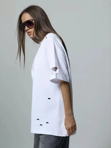 Women's vintage white distressed T-shirt with heart print and stylish hollow cut-out details