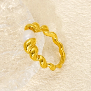 Elegant 18K gold plated spiral twist ring with a central white pearl for women