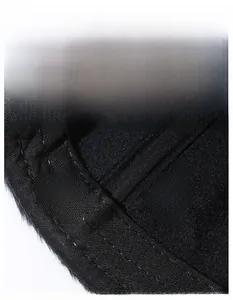 Détail du bandeau anti-transpiration large dans un chapeau d'hiver avec maille respirante