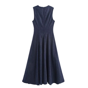 Robe midi en jean bleu foncé sans manches avec taille ajustée et jupe évasée en A