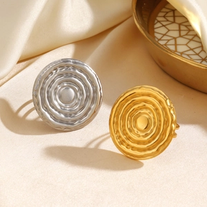 Minimalist geometric rings in gold and silver with unique threaded concentric ripple design