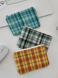 Lot de trois pochettes vintage à carreaux avec fermetures éclair pour maquillage et monnaie