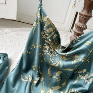 Elegante canotta in raso color verde petrolio con stampa floreale per donna estiva