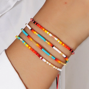 Set di braccialetti Miyuki in stile boho con motivi geometrici e dettagli dorati