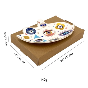 Dimensioni dettagliate del vassoio Hamsa in ceramica con occhio turco su scatola regalo
