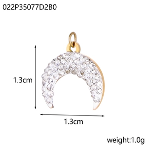 Pendentif croissant de lune doré avec strass et dimensions sur fond blanc épuré