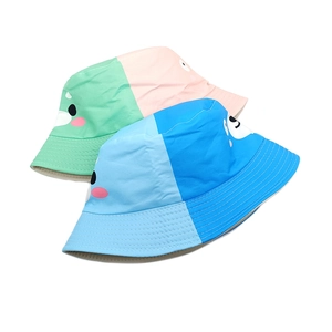 Kids reversible bucket hats with cute bear print and colorful contrast panels for sun protection