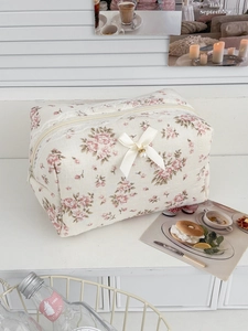 Blumige Kosmetiktasche mit Spitze, Schleife und Perlenanhänger aus Baumwolle