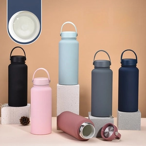 Detail of 1L insulated sports bottle with ceramic coating and SUS 304 stainless steel interior