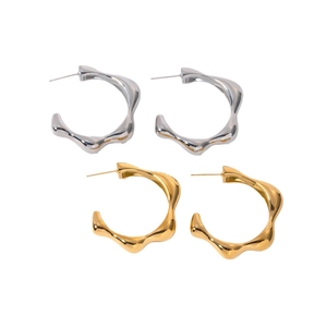 Fashionable 18k gold and silver stainless steel wavy C-shape earrings with organic texture