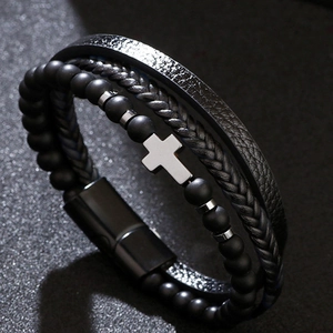 Bracelet multicouche pour homme en cuir tressé noir avec perles mates et croix en acier