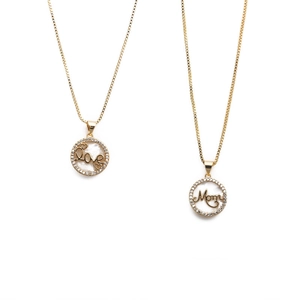 Collana in oro con perle e zirconi con ciondoli MOM e LOVE per la mamma