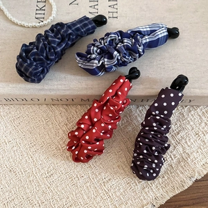 Lot de quatre pinces à cheveux banane en tissu plissé avec motifs à pois et carreaux