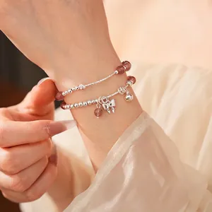 Bracciale in quarzo fragola con ciondoli a fiocco in argento e campanellini