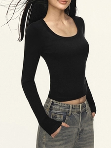 T-shirt nera aderente a maniche lunghe con scollo a U in tessuto modal per donna