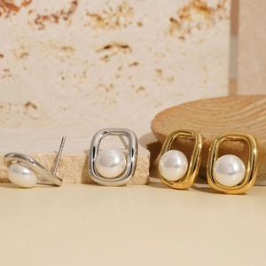 Elegant square 316L stainless steel pearl earrings in gold and silver finishes