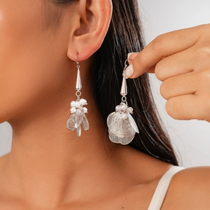 Elegant silver teardrop earrings with imitation pearls and mesh petal tassels for women