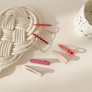 8-piece set of pink wave and teardrop matte hair clips for women in elegant minimalist style
