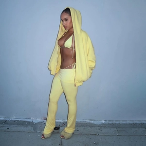 Dreiteiliges zitronengelbes Strickset mit Zip-Hoodie, Bikini-Top und weit geschnittener Hose