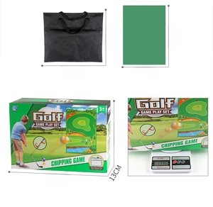 Detalle de los componentes del juego de golf infantil con bolsa de transporte y caja a color