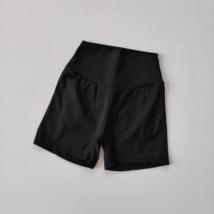 Short de yoga noir taille haute pour femme avec effet push-up et poches de rangement