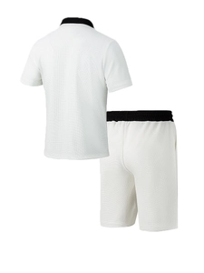 Ensemble polo et short en maille gaufrée blanche avec détails noirs contrastés à plat