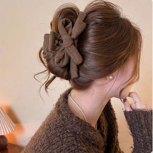 Pince à cheveux nœud en peluche marron élégante pour femme style automne-hiver