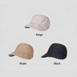 Drei gewaschene Baumwoll-Baseballkappen in Beige, Khaki und Schwarz mit Belüftungsschlitzen
