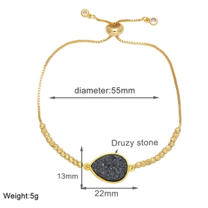Detailed view of adjustable golden druzy stone bracelet with dimensions and 5g weight info