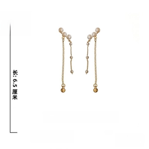 Detail of long pearl tassel earrings with dimensions 6.5cm length and 925 silver needles