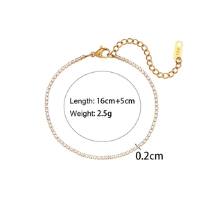 Detailansicht eines 18K vergoldeten Zirkonia-Armbands mit 16cm plus 5cm Verlängerung