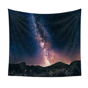 Tapisserie murale bohème avec galaxie étoilée et silhouette de montagne pour décoration