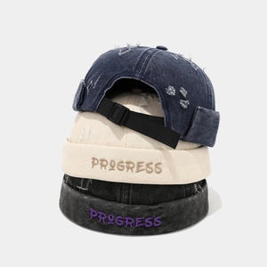 Tre cappelli docker in denim in blu, crema e grigio con ricamo PROGRESS di tendenza