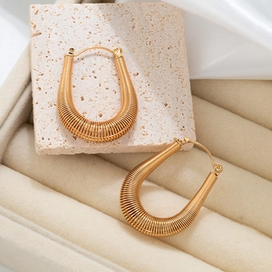 Boucles D'oreilles Créoles En Forme De U Acier Inoxydable Plaqué Or 18K Texture Nervurée À Ressort Spirale Pour Femmes
