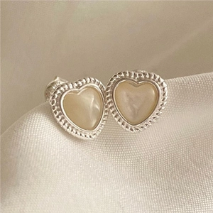 Elegant 925 sterling silver heart-shaped stud earrings with shell inlay and spiral metal edges